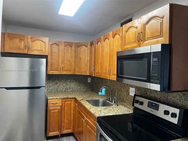 Foto del edificio - 8411 NW 8th St