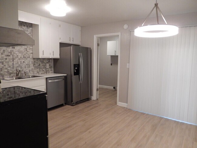 Building Photo - 520 Pasco Ct