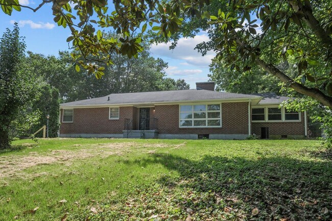 Foto del edificio - Three Bedroom Two Bath House in Columbia!