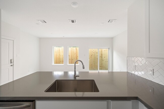 Building Photo - 831 Paul Quinn St