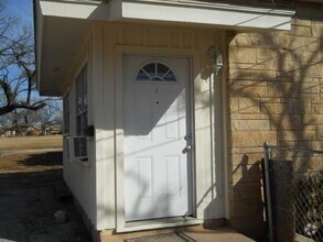 Building Photo - 1826 Lincoln Dr