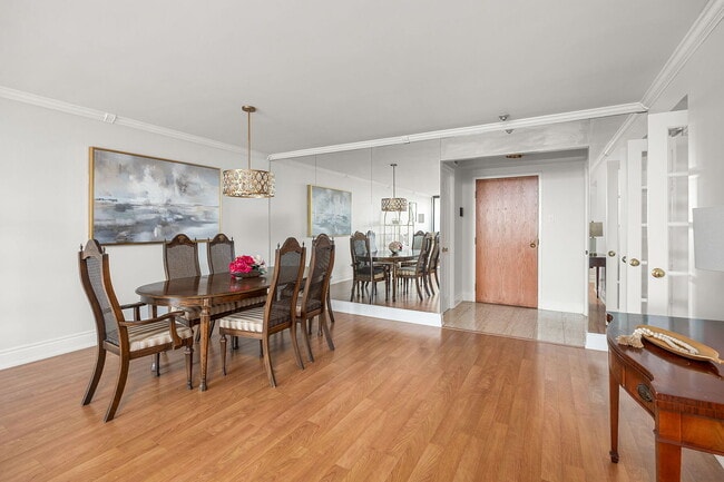 Photo du bâtiment - 65 Spring Garden Ave