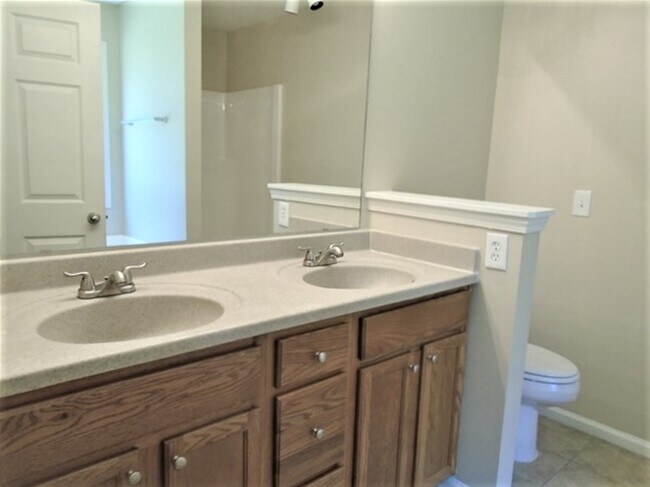 Building Photo - 138 Brix Dr