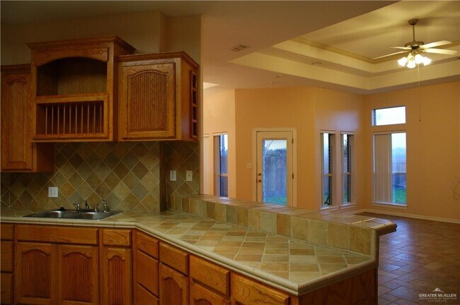 Building Photo - 2408 Kiwi Ave