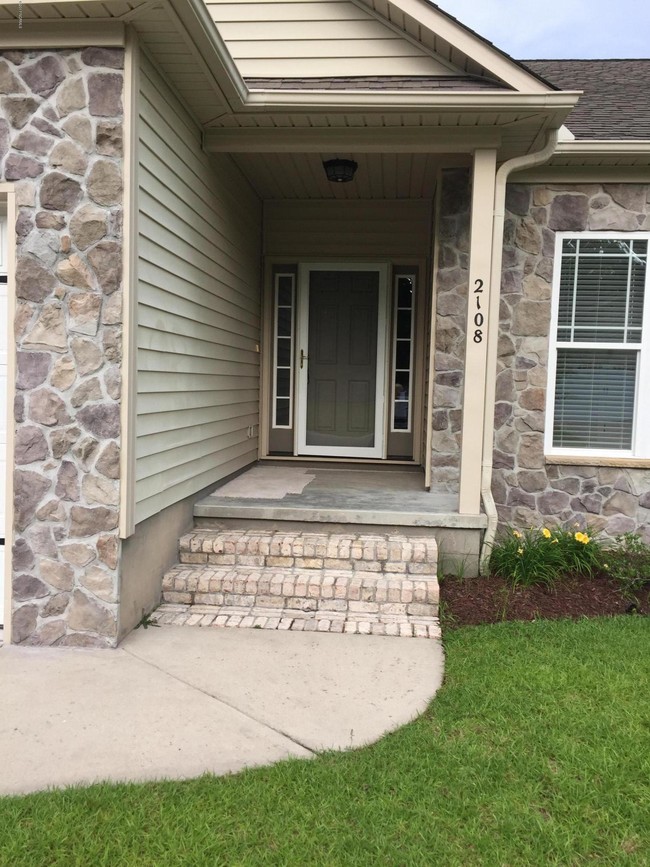 Building Photo - 2108 Tulls Cove Rd