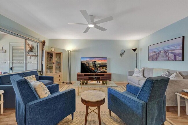 Building Photo - 300 Golden Isles Dr