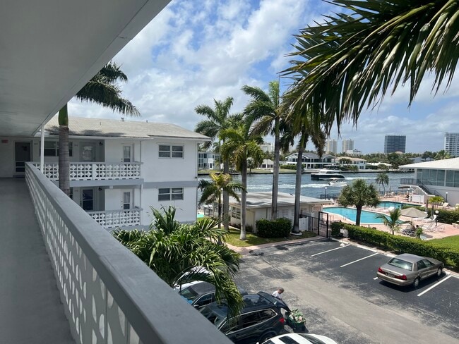 Building Photo - 3135 S Ocean Dr
