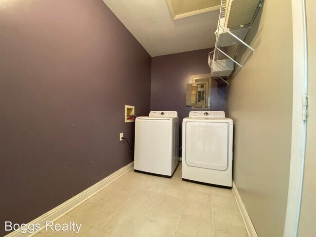 Building Photo - 3 br, 2 bath House - 980 White Circle