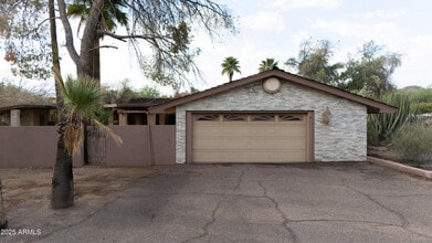Building Photo - 6701 E Mockingbird Ln