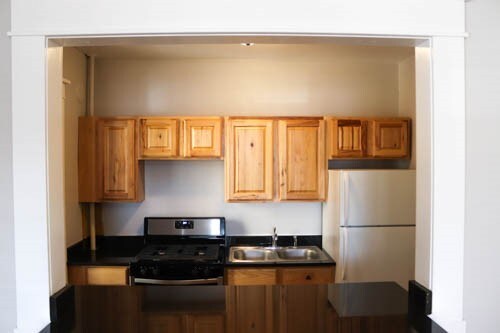 Kitchen - 1444 n Lafayette St