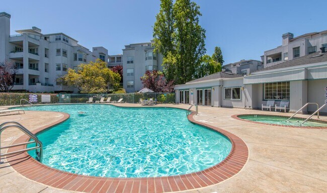 Foto del edificio - 720 Promontory Point Ln