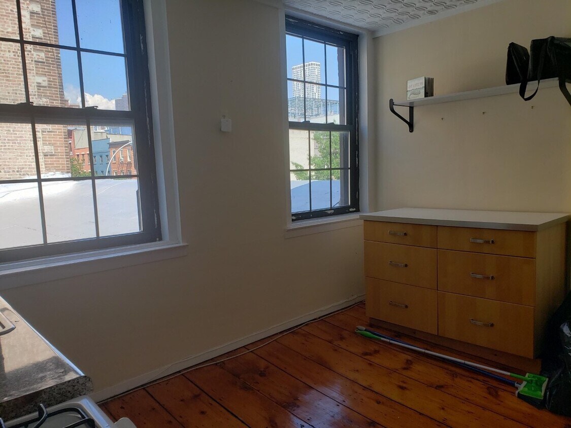 Super, Sunny One Bedroom Townhouse for Rent in Brooklyn, NY