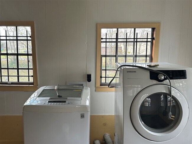 Foto del edificio - 4621 Davenport St