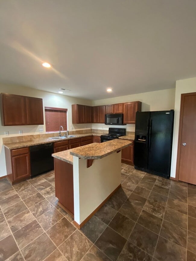 Building Photo - Kent Rambler for rent in cul-de-sac