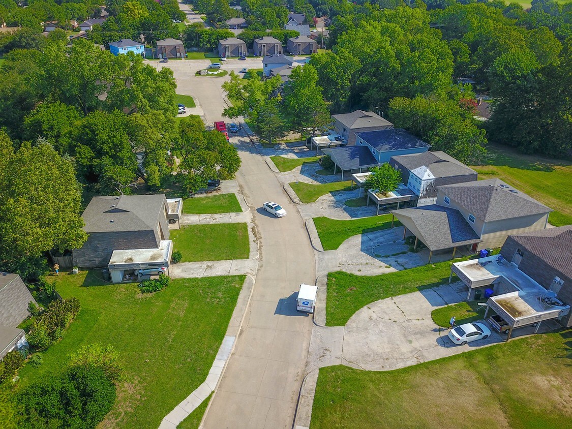 Primary Photo - 500 Sinclair Dr