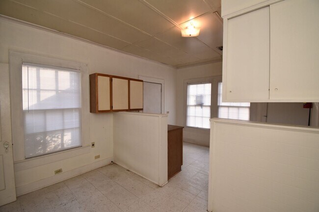 Foto del edificio - One Bedroom House Close to LA Tech & Downt...