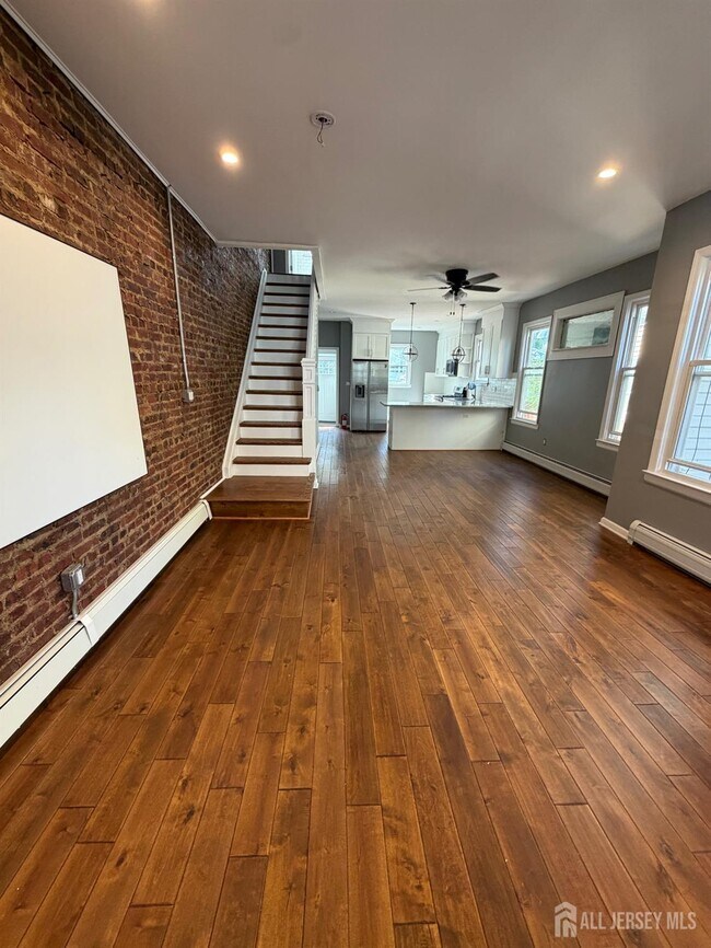 Building Photo - 1056 Hunterdon St