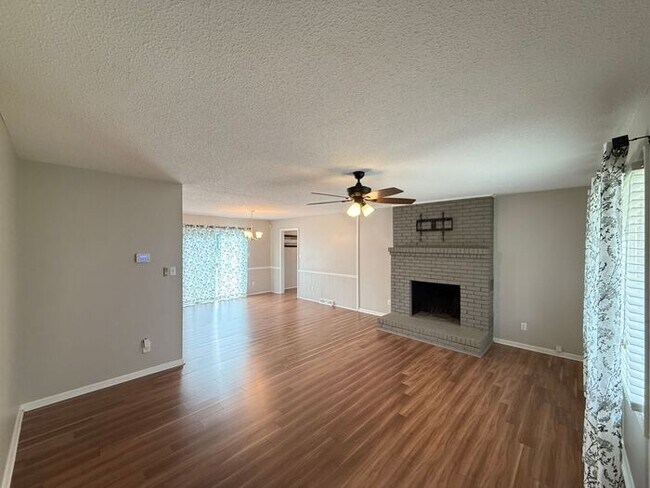 Foto del edificio - T.R. Lawing Realty Property