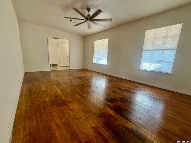 Foto del edificio - 115 Encino Grande St