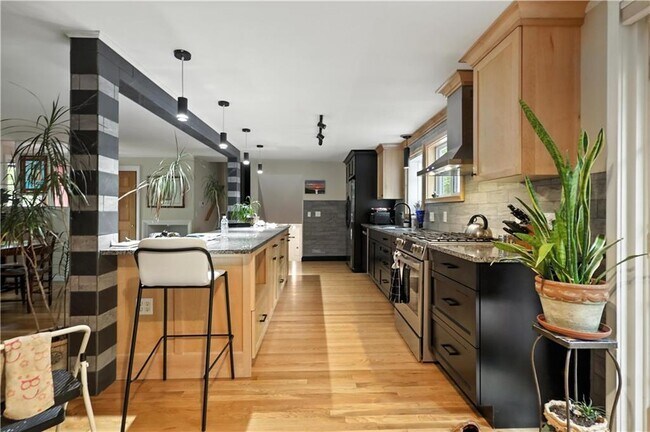 Foto del edificio - 70 Lindley Ave