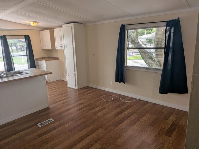 Building Photo - 3030 Beaver Creek Dr