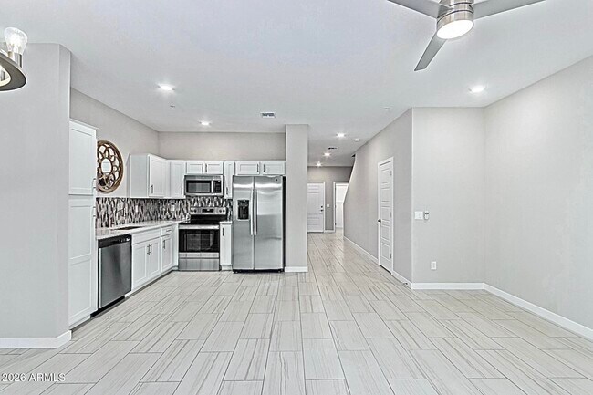 Foto del edificio - 2134 W Harmont Dr