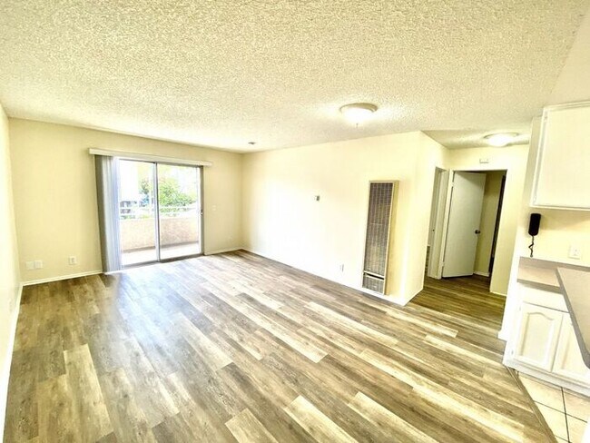 Foto del edificio - 2 Bed Apartment For Rent in North Long Beach