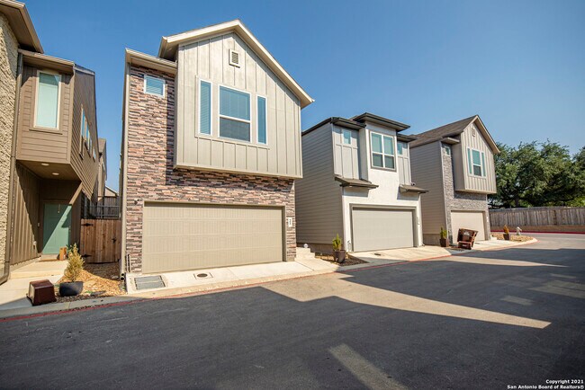 Foto del edificio - 6446 Babcock Rd