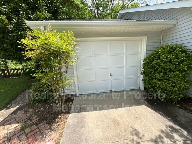 Building Photo - 6609 Poplar Grove Trail