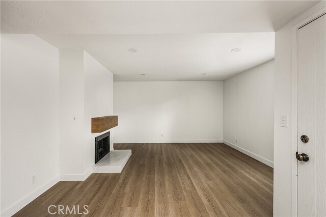 Building Photo - 2565 Santa Ana Ave