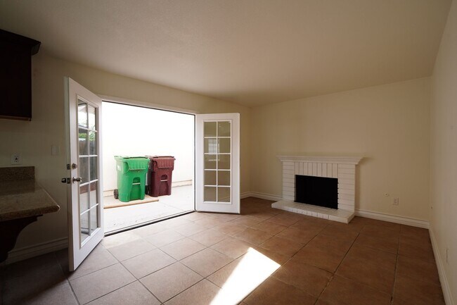 Foto del edificio - 14696 Joshua Tree Ave