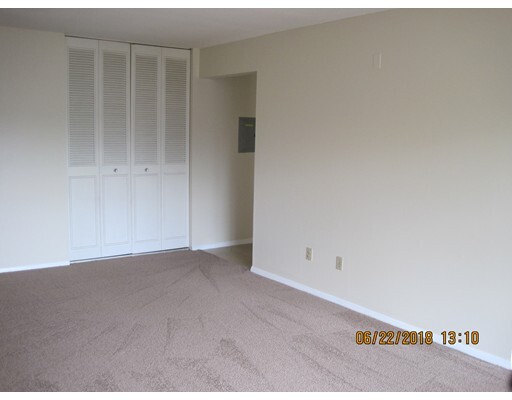 Building Photo - 32 Shrewsbury Green Dr