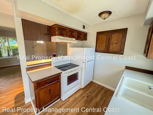 Building Photo - 2 br, 1.5 bath House - 256 Townhouse Terrace