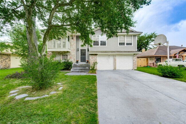 Building Photo - 15403 Meadow Village Dr