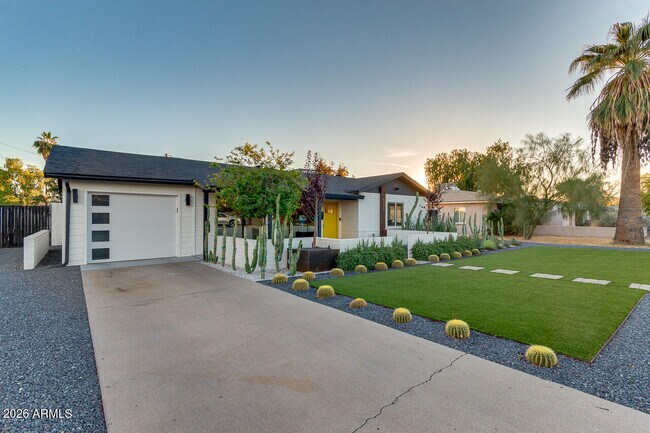 Foto del edificio - 6929 E 6th St