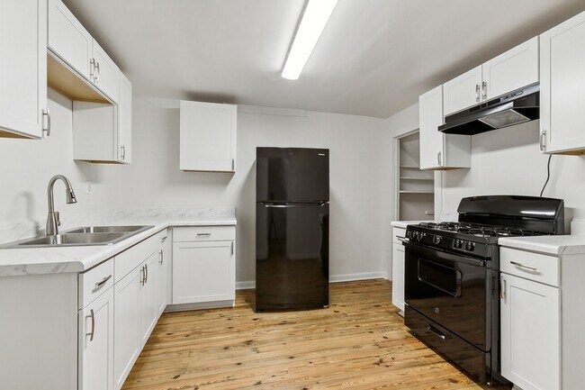 Building Photo - 130 S Hennessey St