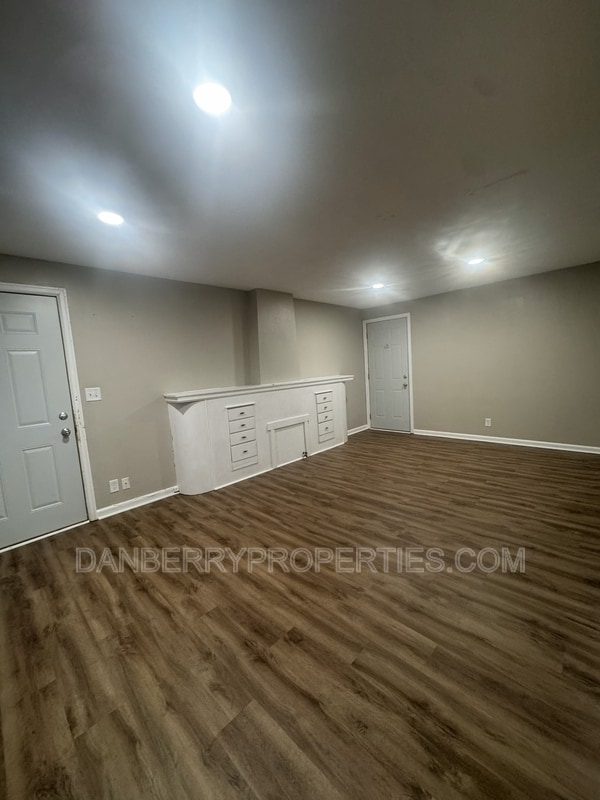 Foto del edificio - 220 N Main St