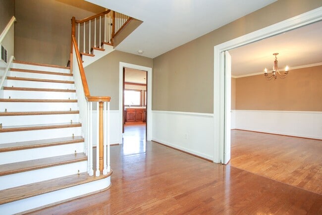 Building Photo - 15 Garland Dr