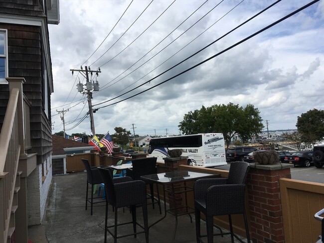 Building Photo - 24 Chilton St