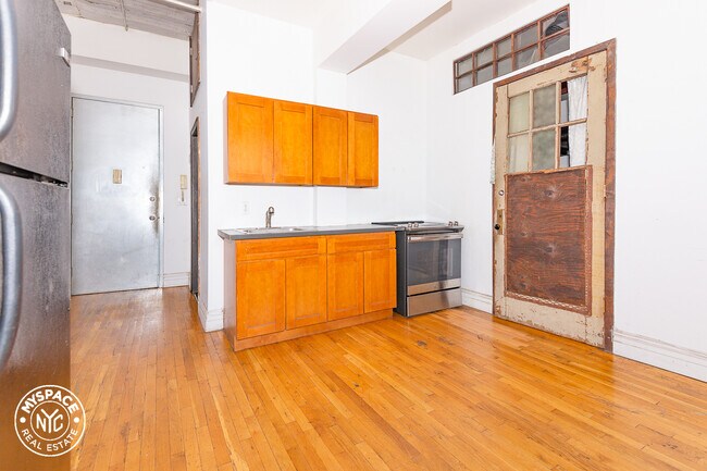 Building Photo - 1087 Flushing Ave