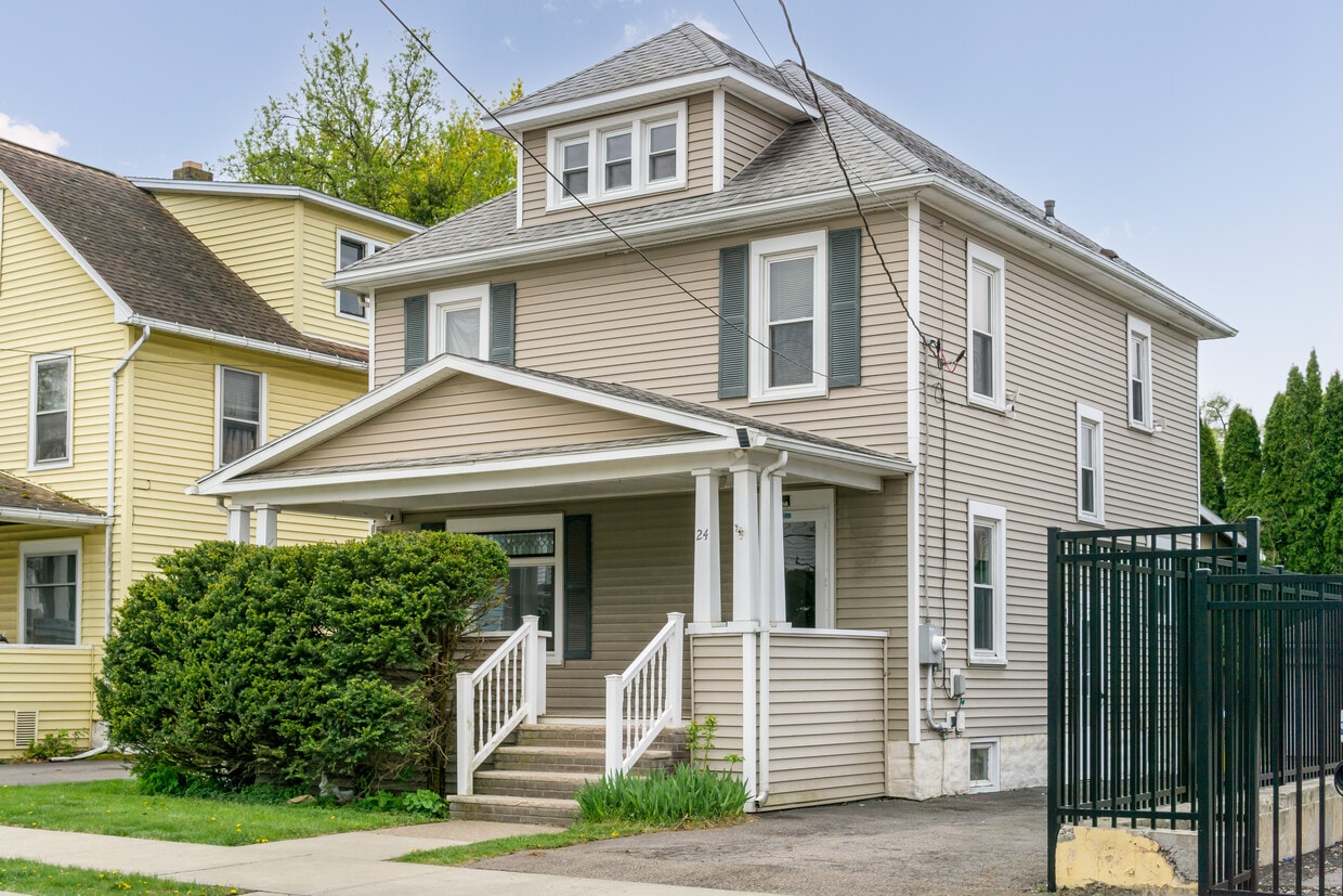Primary Photo - 24 Sherman St