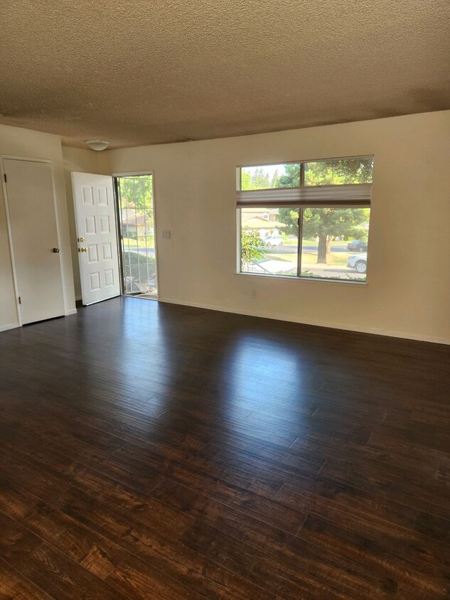 Foto del edificio - 2BR/1BA Condo on corner lot for rent near ...