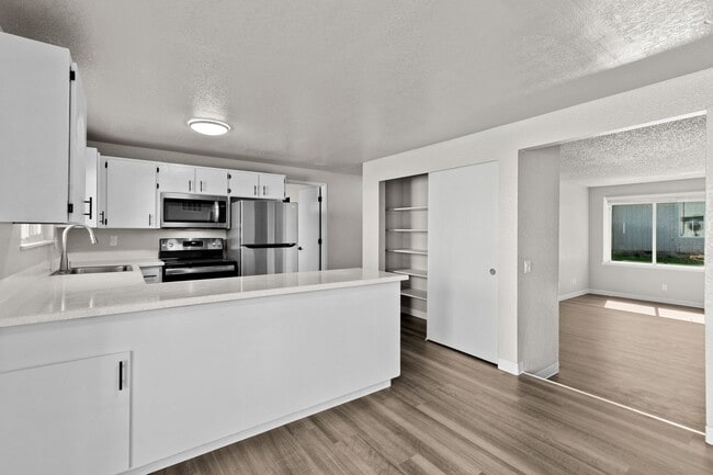 Building Photo - One of the largest 2 bedrooms in the area with 1.5 bathrooms and 1100 square feet plus your own l...