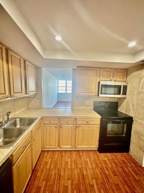 Building Photo - 1301 NE Miami Gardens Dr