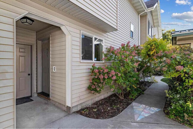 Building Photo - 425 2nd Ave W