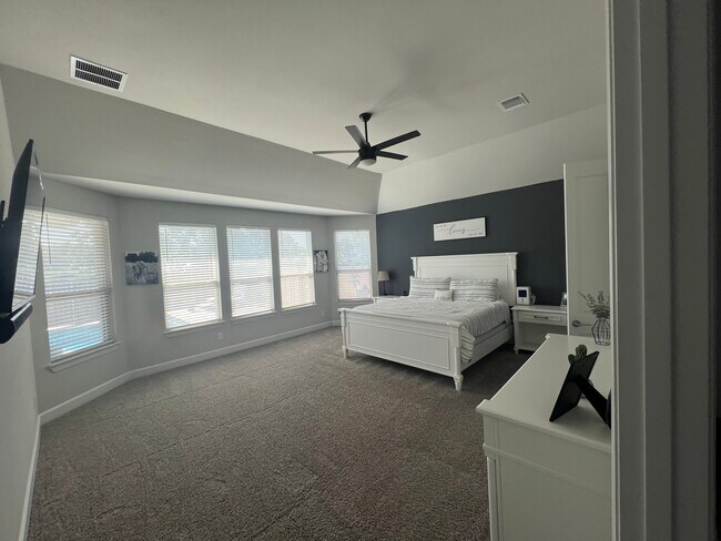 Master suite - 111 Bonham Cv