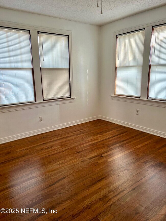 Foto del edificio - 5038 Blackburn St