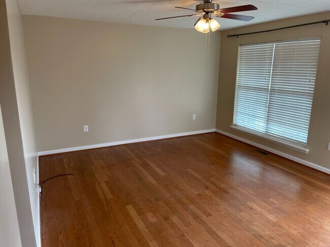 Building Photo - 3 Bed 2 Bath Home For Rent Eminence