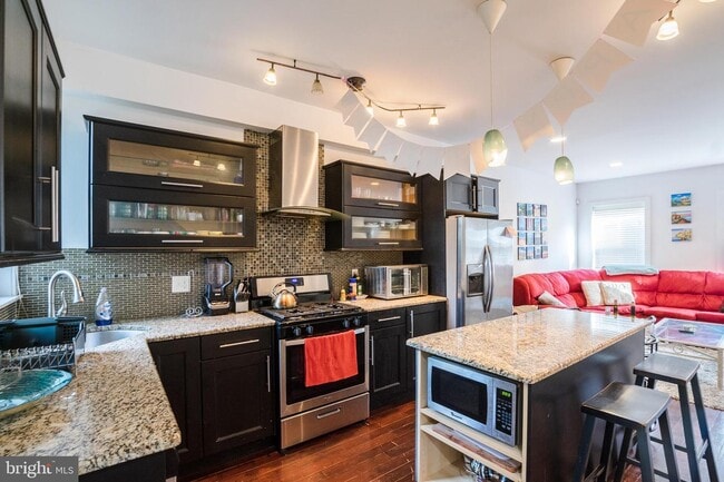 Building Photo - 1907 Latona St