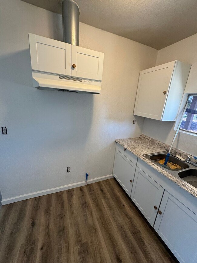 Foto del edificio - Step into your new residence, a charming h...